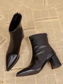 Botas de tobillo elegantes con punta puntiaguda, tacón grueso y cremallera trasera para mujer, nuevas botas clásicas de estilo americano de media pantorrilla en color negro para otoño/invierno - Negro - Ver 2