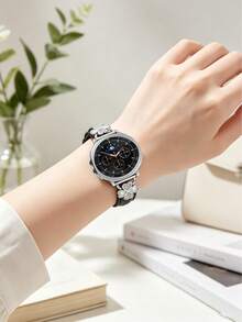1件裝 Galaxy Watch 8 40mm 44mm 女款皮革錶帶，鑲嵌人造鋯石時尚金屬扣替換錶帶，超薄舒適防汗，適用 4.3 至 6.5 英吋腕圍，優雅時尚，適合商務/約會/婚禮/派對/日常佩戴，送給她的可愛禮物，智慧手錶替換錶帶配件 - 黑+銀 - 查看 6