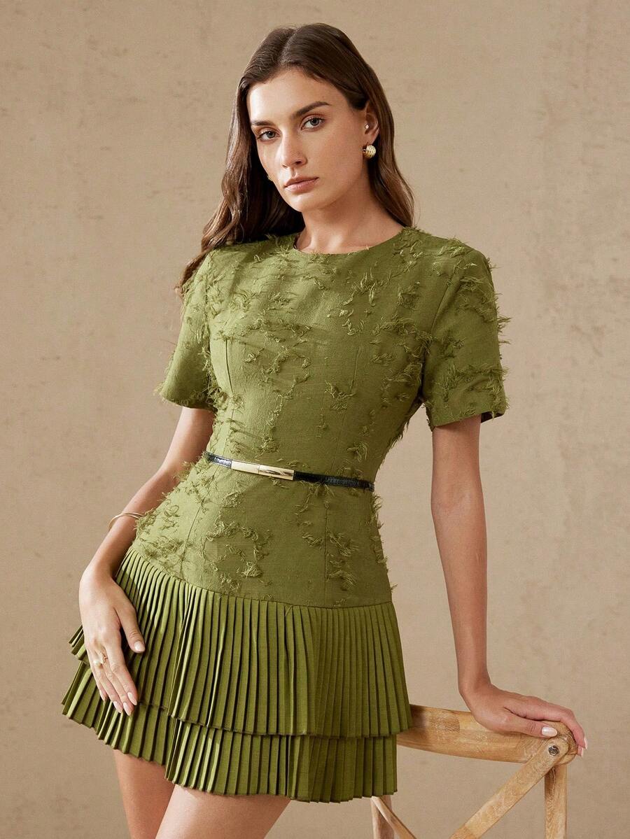 BELROSIE Vestido elegante y versátil para mujer con cuello redondo, manga corta, cintura ceñida, volantes en el bajo y textura con flecos en color verde oliva - Verde - Ver 1