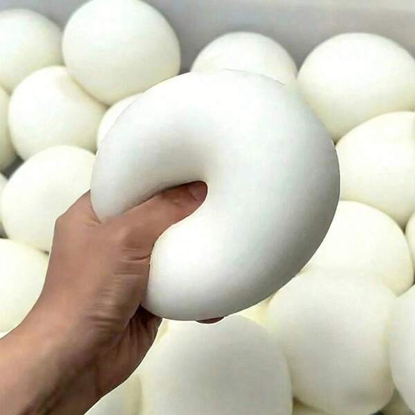 Japanese Style Malleable Steamed Bun Squishy Toy 6cm (2.36in) And 10cm (3.94in) Soft TPR Slow Rebound Stress Ball Cute Bread Theme Decompression Toy For Adults And Teens Stress Relief Sensory Toy Fun Desktop Decor