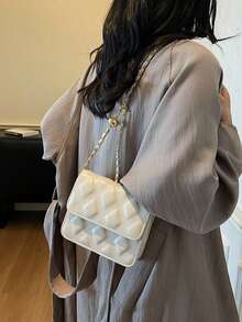 Dedoo 女款絎縫人造皮革迷你斜挎包，金色鏈條翻蓋單肩包，優雅日常手提包，適合春夏 - 白色 - 查看 4