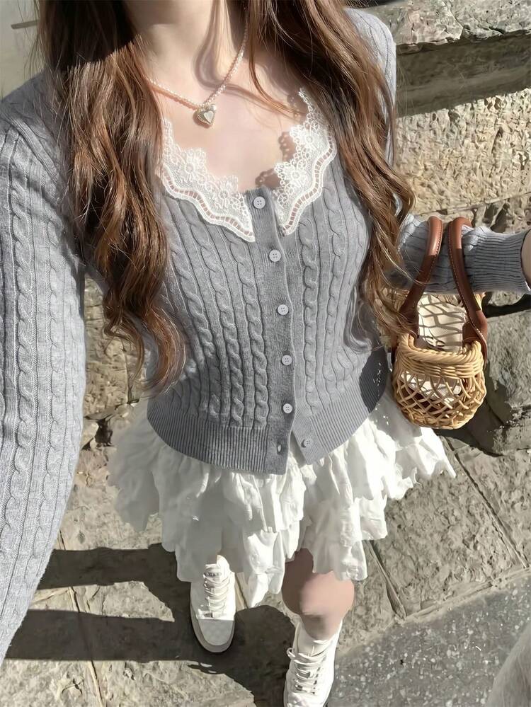 女款灰色麻花編織開襟衫，V領單排扣短版修身長袖上衣，毛茸茸針織衫，韓系Ins風秋季款 - 灰色 - 查看 1