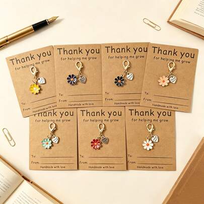 Juego de 28 piezas de llaveros de aleación de zinc con gotas de aceite para Acción de Gracias con dijes de flores & corazones y tarjeta de agradecimiento, tema "Gracias por ayudarme a crecer", adecuado para estudiantes a maestros, regalos de apreciación de maestros en temporada de graduación, regalos colectivos de clase, memorial de jubilación de maestros, regalos de la semana de apreciación de maestros, regalos de Navidad para maestros y recuerdos del campus