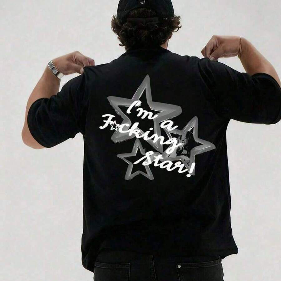 camiseta de algodón para hombre, inspirada en la estética Y2K, presenta un estampado con la frase "I'm a Shining Star". Hecho de algodón suave y cómodo, presenta una silueta holgada estilo - Negro - Ver 1
