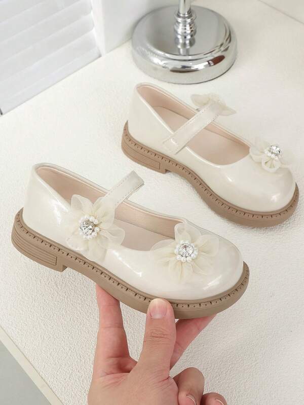 Off-White Glossy Mesh Rhinestone Pearl Floral Girls Mary Jane Shoes, Soft Sole Non-Slip Thick Sole Flat Shoes, Hook And Loop Shallow Opening Princess Shoes, Sweet Gentle Versatile Kids Baby Leather Shoes For Kindergarten Stage Performance