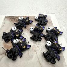 6件裝樹脂萬聖節黑貓拿骷髏頭吊墜，適合DIY珠寶製作，完美用於派對配件、耳環、項鍊、包包吊飾 - 黑色蝙蝠翅膀貓咪吊墜 - 查看 6