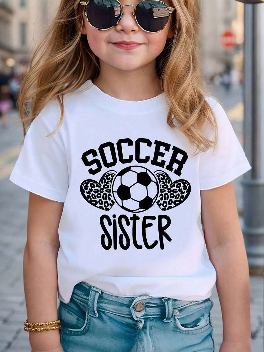 Camiseta con diseño SOCCER SISTER, para actividades al aire libre, que refleja una actitud urbana y moderna, cómoda y ajustada, la elección perfecta para el estilo diario.