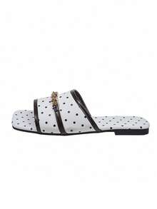 Sandalias de playa de moda para mujer, casuales, versátiles, minimalistas, sexys, negras con lunares, correa de cadena metálica, punta cuadrada, ribete de contraste, planas tipo slide - Blanco - Ver 8