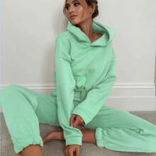 Conjunto Deportivo Casual de Invierno para Mujer, Dos Piezas, Sudadera con Capucha y Pantalones Forrados de Felpa, Color Sólido, Corte Holgado, Tallas Grandes, Apto para Casa y Salidas. - Verde - Ver 1
