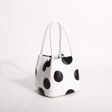 SCULPTEDSTYLE BAGS 1件裝高級高光油皮質感黑白對比大波點手提水桶包，百搭女款波點手提翼形包，時尚極簡優雅多功能經典波點PU材質多風格包，適合通勤、辦公、約會、日常購物、下午茶等場合 - 白色 - 查看 4