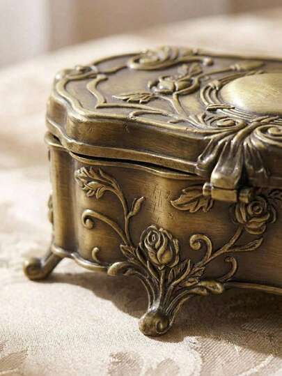 1pc Vintage European Style Zinc Alloy Jewelry Box | Antique Bronze Gold Texture, Asymmetrical Carved Base + 3D Rose Relief + Scrollwork Detail For Retro Atmosphere, Durable Zinc Alloy Material, Suitable For Storing Earrings, Rings And Other Small Jewelry, Perfect For Birthday/Anniversary Gifts, Vintage Vanity Decor, All-Season Use, Combines Luxury Retro Aesthetics With Practicality, Adding A Touch Of Classical Elegance To Your Life