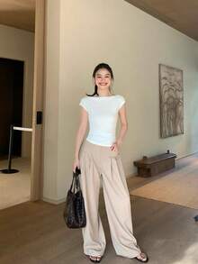 女款純色船領短袖T恤，設計感修身收腰針織上衣，夏季穿搭 - 米白色 - 查看 6