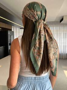 1件女款佩斯利印花正方形圍巾，90CM大尺寸緞面絲綢手感髮巾頭巾 - 軍綠色 - 查看 3