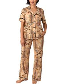 Room Service - Conjunto de pijama para mujer, manga corta, suave, elástico, con botones, pantalones de pierna abierta, juego de descanso de 2 piezas - Flor de tierra azul - Ver 1