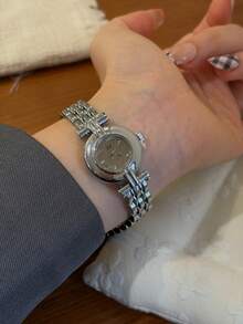 Jam Tangan Quartz Simpul Bambu Persegi Emas/Perak Ini Cocok Untuk Pemakaian Sehari-hari Dan Juga Merupakan Hadiah Sempurna Untuk Ulang Tahun Dan Natal. - Perak - View 6