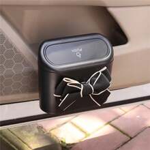 Poubelle de voiture suspendue à la porte avec cadre blanc et nœud mignon, couvercle à pression, mini poubelle de voiture, organisateur de rangement multifonction pour l'intérieur de la voiture, petite poubelle latérale de voiture imperméable, élégante poubelle de voiture avec décoration de nœud noir exclusive pour les femmes conductrices, poubelle de voiture portable avec doublure amovible - poubelle - Voir 2