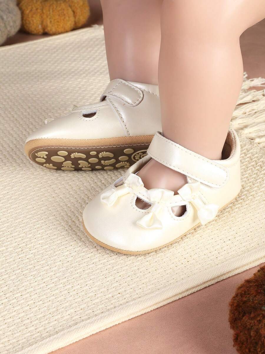 女嬰女童鞋一雙，帶扣設計，可愛蝴蝶結，百搭圓頭平底鞋，適合春秋穿著