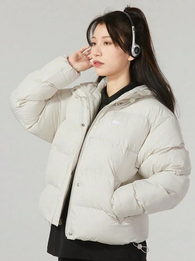 Jaket puffer atletik pendek berkerudung Nike warna polos, tahan angin dan hangat, wanita, putih. - Putih - View 1