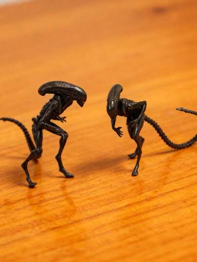 1pc Brass Alien Warrior Statue - Alloy Casting Craft Collectible Figurine, Car Desktop Decor, Heavy-Duty Art Model | Best Seller, Static Sculpture, Alloy Craft, Car Decor, Collectible, Art Model