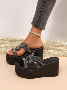 Damen Keilabsatz Plateau Sandalen, vielseitig funkelnd rutschfest Gunmetal Strass 3D Schmetterling einfarbig runde Zehenpartie Low-Top Kreuz breiter Riemen Plateau Keil Mule Slides, europäischer Party-Stil Frühling Sommer Abend Gala Date Shopping Reise Alltag Schuhe - Schwarz - Übersicht 2
