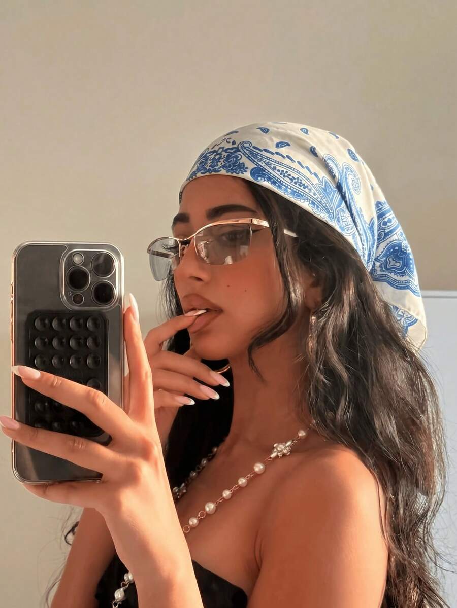 1pc Women's Fashionable Versatile Paisley And Cashew Pattern Printed 70*70cm Bandana Scarf