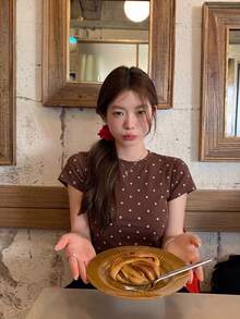 女款韓式圓領修身休閒短袖波點T恤，夏季棕色 - 棕色 - 查看 3