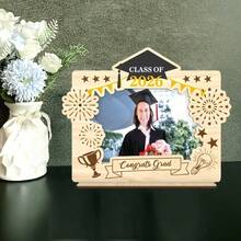 Bingkai Foto Kayu Wisuda 2026 dengan Stand "Jadilah Dirimu Sendiri" Bingkai Foto Selamat Wisuda 2026 Tempat Foto Kenangan Wisuda SMA/Perguruan Tinggi Hadiah Wisuda Dekorasi Meja Pesta Wisuda - D - View 8