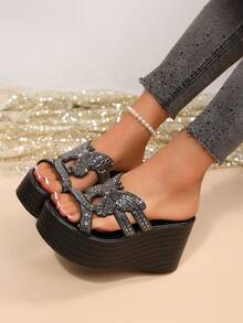 Damen Keilabsatz Plateau Sandalen, vielseitig funkelnd rutschfest Gunmetal Strass 3D Schmetterling einfarbig runde Zehenpartie Low-Top Kreuz breiter Riemen Plateau Keil Mule Slides, europäischer Party-Stil Frühling Sommer Abend Gala Date Shopping Reise Alltag Schuhe - Schwarz - Übersicht 6