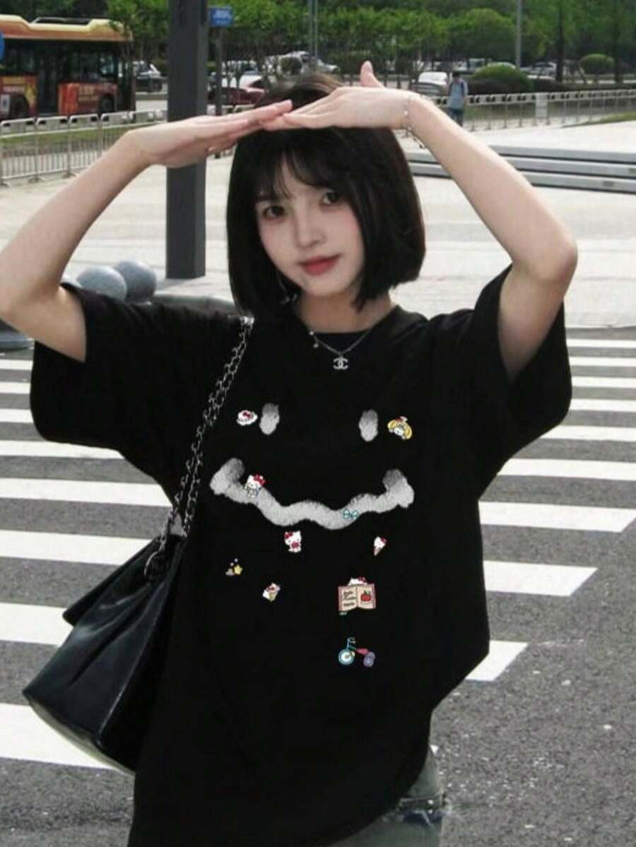 Loose Crew Neck T-Shirt With All-Over Character  Face Print. Girly Top. Domestic Shipping Available. 200g. 100% Cotton T-Shirt. Y2K Brand. Summer Top. (Please Check The Size Chart Before Selecting Your Size.) - Black - View 1
