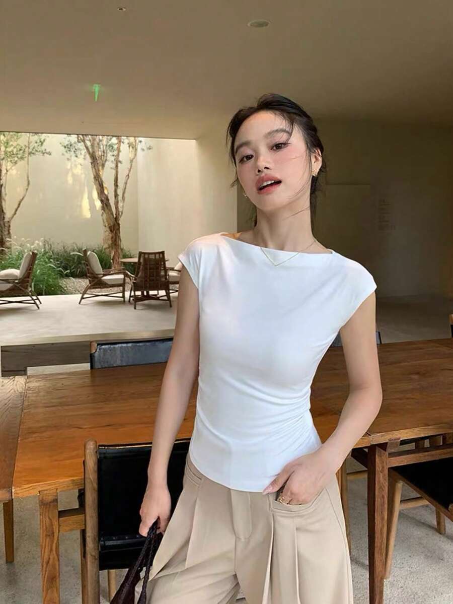 女款純色船領短袖T恤,設計感修身收腰針織上衣,夏季穿搭 - 米白色 - 查看 1