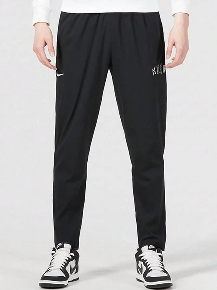 Celana olahraga kasual nyaman berbahan tenun dengan logo Nike polos dan bordir untuk pria. - Hitam - View 1