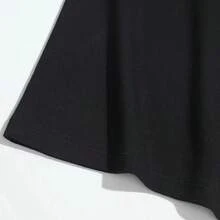 Colección de camisetas de manga corta para mujer de talla grande, con un estilo literario y estampado de gato con ojos cerrados. Esta camiseta casual y deportiva de cuello redondo es fresca - Negro - Ver 3