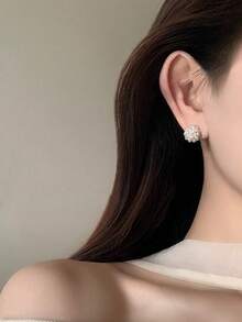1對時尚優雅精緻盛開牡丹花人造珍珠鑲嵌閃亮立方鋯石設計高級銅合金女款耳釘，適合派對與聚會 - 金黃色+白色 - 查看 5