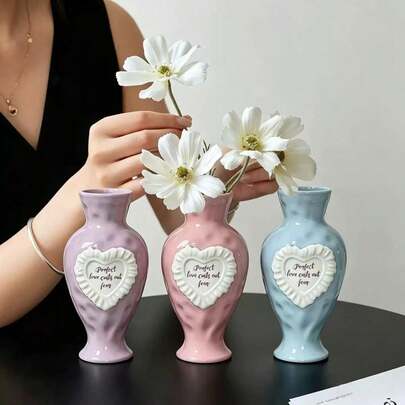 French Ins Style Heart Ceramic Vase, Mini Vintage Floral Vase, Living Room Dining Room Bedroom High-End Decor, Design-Focused Niche Ornament