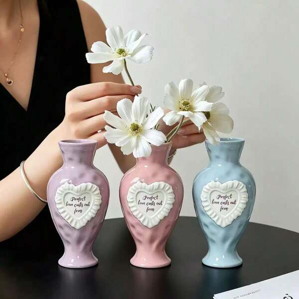Vaso de Cerâmica em Formato de Coração Estilo Francês Ins, Mini Vaso Floral Vintage, Decoração de Alto Padrão para Sala de Estar, Sala de Jantar e Quarto, Ornamento de Nicho com Foco em Design