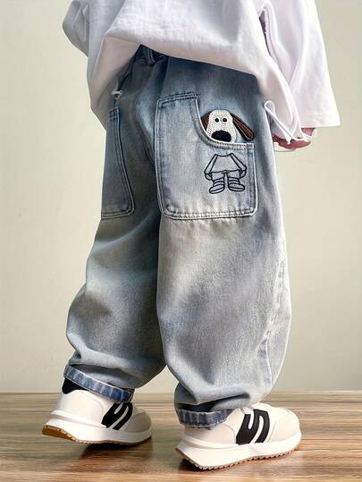 Quần jeans denim ống rộng cạp chun thêu 3D hình cún con màu xanh nhạt wash cho bé trai, quần dài dáng rộng mềm mại phong cách thường ngày cho trẻ em