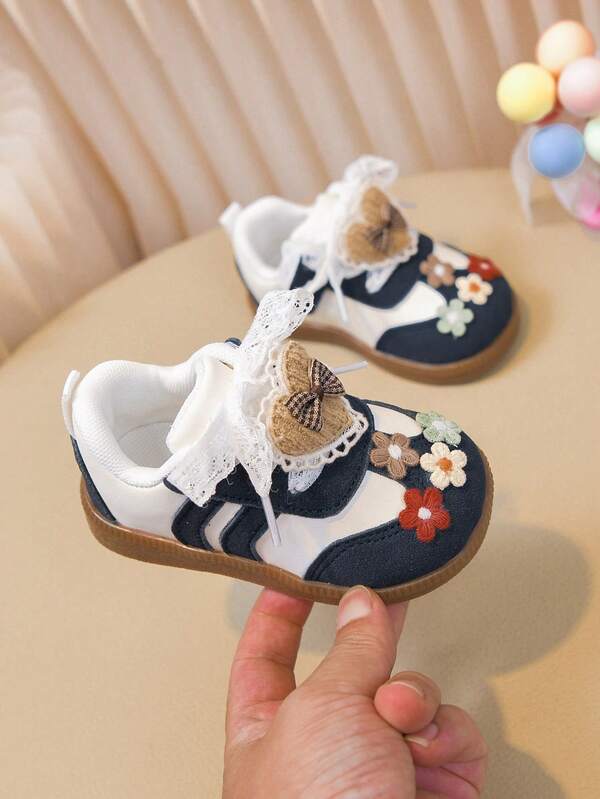 Baby Girl Cute Floral Embroidered Flat Shoes, Lace Bow + Heart Patch, Comfortable Soft Sole, Toddler Daily Sports Shoes