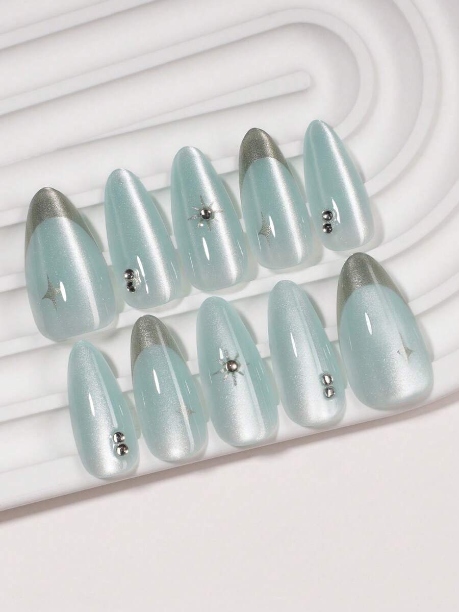 這套10片裝3D法式風格穿戴式美甲,工藝精湛且表面光滑,點綴鉚釘細節,適合女性與女孩日常配戴,附美甲貼片工具組 - 彩色 - 查看 1