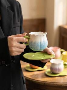 一套300毫升高品质郁金香形杯碟套装，陶瓷杯身，渐变花瓣图案，叶子形碟子，带把手设计，耐热易清洗，适用于咖啡、拿铁、茶、办公室下午茶等，适合送礼或自用。 - 彩色 - 查看 10