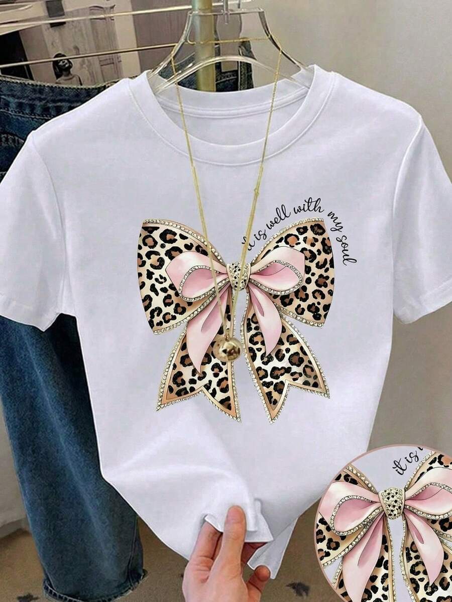Nueva camiseta de manga corta con cuello redondo para mujeres, diseño primavera-verano, combina perfectamente un nudo de mariposa moderno y minimalista con estampados de letras en inglés,