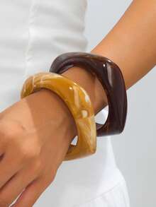Pulseras de acrílico coloridas para mujeres, brazaletes anchos de resina versátiles, conjunto de pulseras transparentes personalizadas de moda adecuadas para uso diario, festivales de música, fiestas - Marrón y marrón oscuro - Ver 3