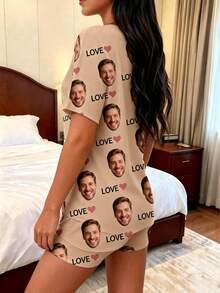 1件女款客製化臉部與文字睡衣套裝，黑色，附個人化臉部、LOVE與粉色愛心印花，柔軟面料，休閒風格，居家穿著理想之選 - 駝色 - 查看 5