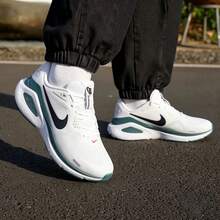 Nike Sepatu Lari Jalan Raya Pria Struktur Baru 26 dengan Dukungan dan Stabilitas Olahraga - hijau putih - View 3