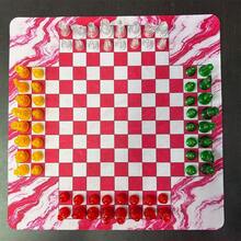 橡膠 4 人對弈棋盤套組 13.7 英吋，附紅色大理石紋可捲曲棋盤，64 件 Staunton 塑膠棋子（透明、純色）– 適合多人策略與益智遊戲、家庭聚會及禮品 - 彩色 - 查看 11