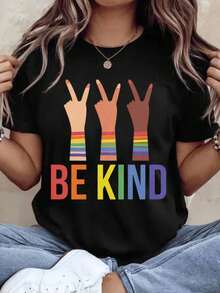 Be Kind Rainbow Pride T-Shirt For Women And Men, Unisex, Casual Style, With Multicolored Hands With Peace Symbol Design, Perfect For Celebrating - 黑色 - 查看 1