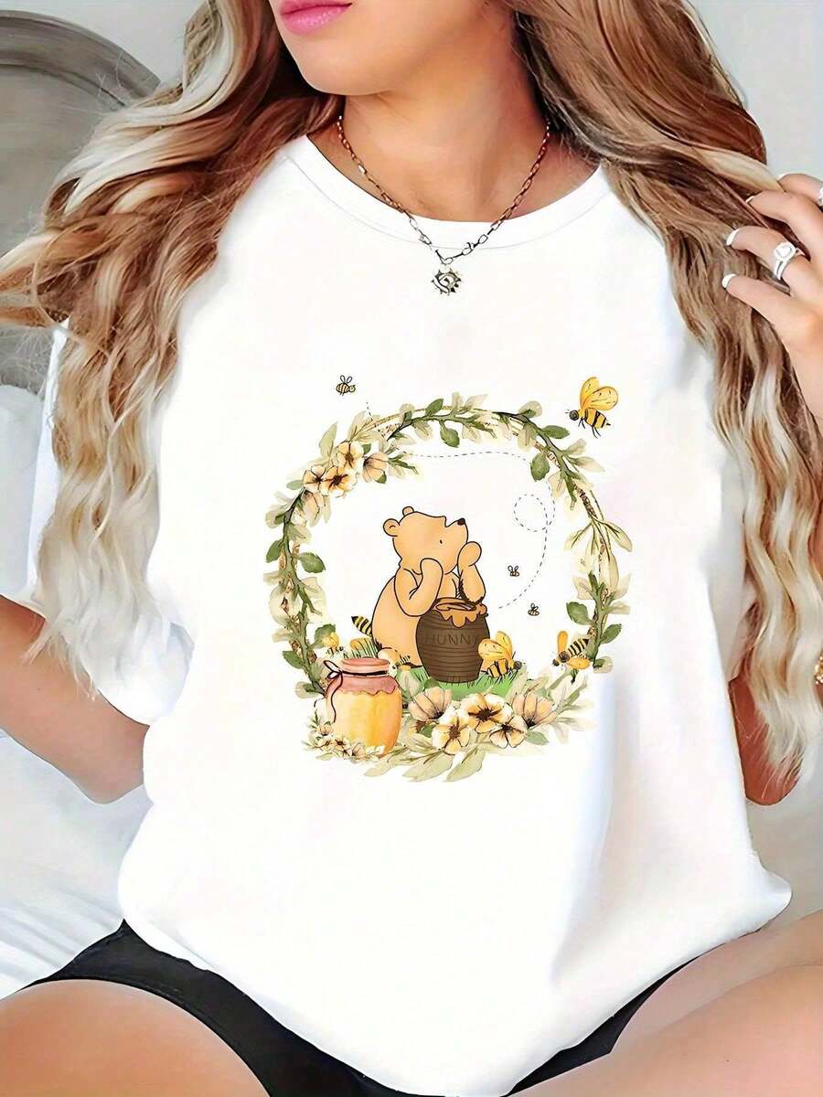 Women's Plus Size T-Shirt - Floral And Honey Pot Print, Casual Short Sleeve, Soft And Breathable Crew Neck, Summer Top, Machine Washable, White, Relaxed Fit T-Shirt - 白色的 - 查看 1