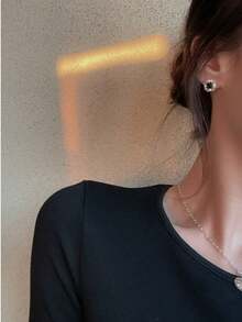 1 Pair S925 Sterling Silver Hong Kong Style Vintage 925 Silver Stud Earrings Black Zirconia Exquisite Commute Elegant Daily Versatile Earrings For Women - Geometry - View 1