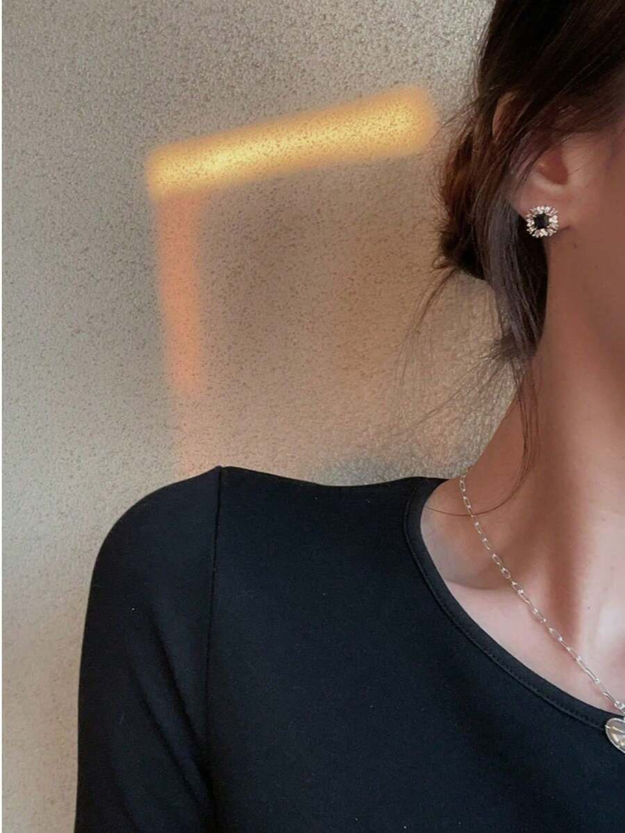 1 Pair S925 Sterling Silver Hong Kong Style Vintage 925 Silver Stud Earrings Black Zirconia Exquisite Commute Elegant Daily Versatile Earrings For Women - Geometry - View 1