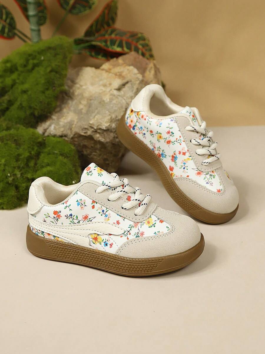 1 Pair Girls Spring/Autumn Floral Patchwork Tennis Shoes, Fresh Colorful Small Ditsy Floral With Light Gray Patchwork Soft PU Upper, Skin-Friendly And Breathable, Non-Slip Wear-Resistant Thick Rubber Flat Sole, Round Toe Loose Fit, Simple Lace-Up Closure, Versatile Soft-Sole Casual Sports Shoes For Toddlers Kindergarten School, Outdoor Outings, And Daily Wear - Beige - View 1