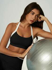 UONNOU 2 conjuntos de ropa deportiva sin costuras para mujer primavera verano, sujetador deportivo con cuello halter y espalda abierta con ribete en contraste + shorts de cintura alta con control de abdomen y efecto levantador de glúteos - Multicolor - Ver 10